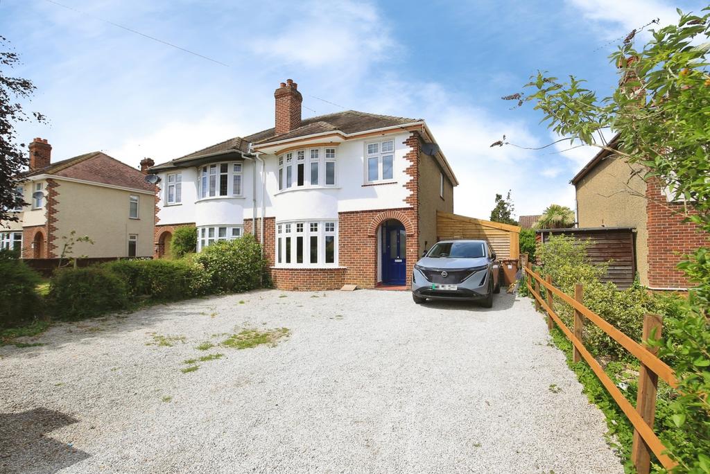 3 bedroom semi-detached house for sale