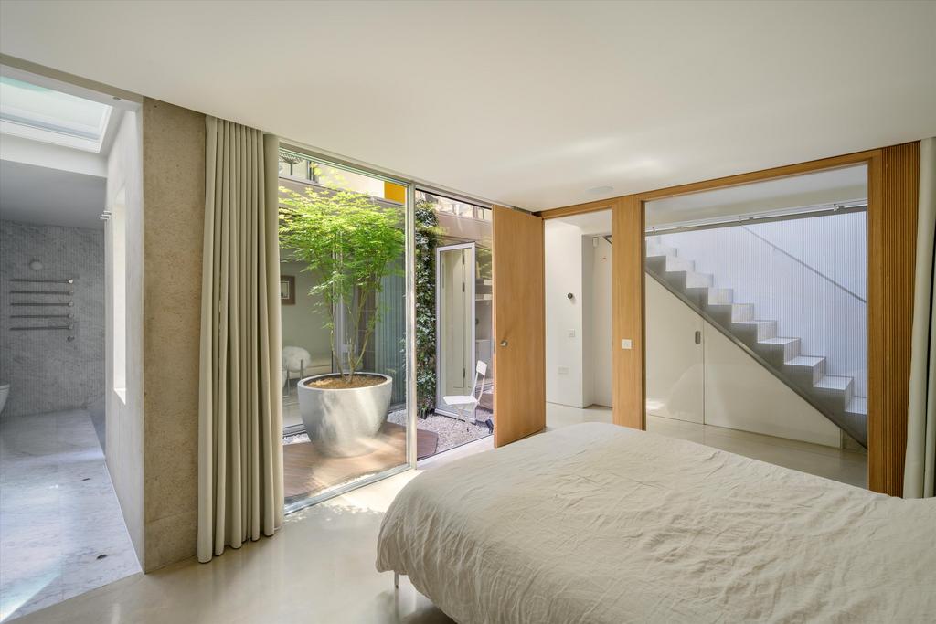 Master bedroom, en suite