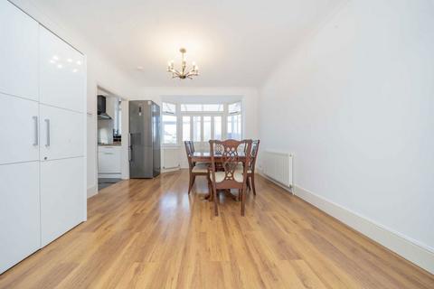 3 bedroom semi-detached house to rent, Hollickwood Avenue, London N12