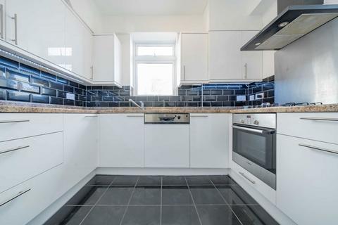 3 bedroom semi-detached house to rent, Hollickwood Avenue, London N12