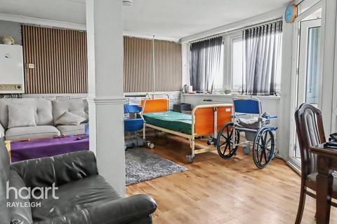 2 bedroom flat for sale, Mansell Close, Leigh-On-Sea