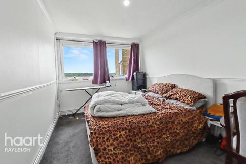 2 bedroom flat for sale, Mansell Close, Leigh-On-Sea