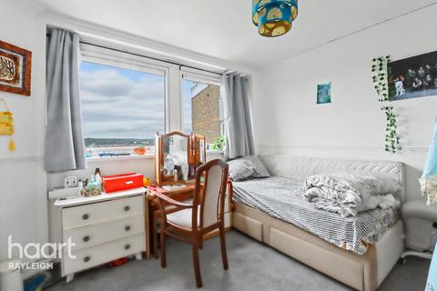 2 bedroom flat for sale, Mansell Close, Leigh-On-Sea