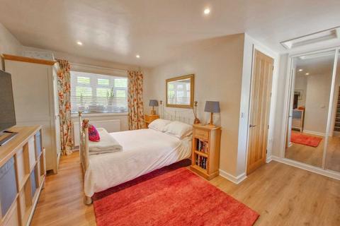 3 bedroom detached house for sale, 17 Hinton Road, Woodford Halse, NN11 3TR