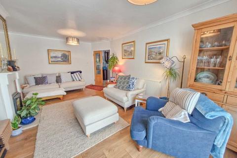 3 bedroom detached house for sale, 17 Hinton Road, Woodford Halse, NN11 3TR