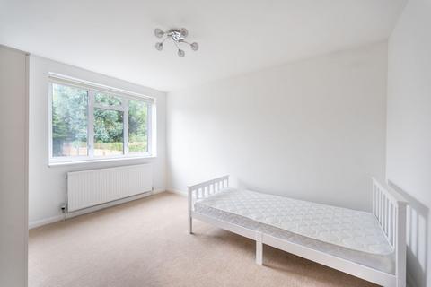 undefined, Mount Avenue, Ealing Broadway, London, W5