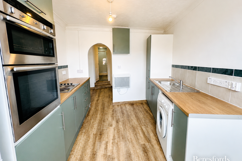 Studio to rent, Military Road, CO1