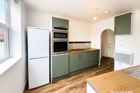 Studio to rent, Military Road, CO1