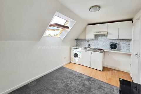1 bed flat/apartment for rent in Westborough Road, Westcliff On Sea