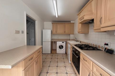 2 bedroom terraced house to rent, Kingsgate, Aylesbury, HP19