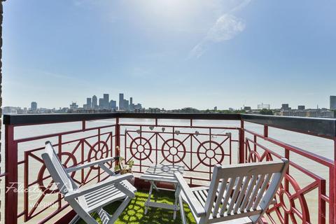 2 bedroom apartment for sale, Trafalgar Court, Wapping Wall, London E1W