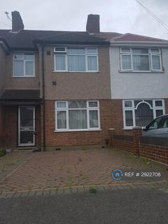 4 bedroom terraced house to rent, Langley Crescent, Hayes, UB3