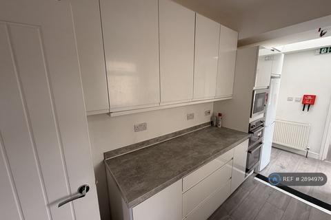 1 bedroom in a house share to rent, Kings Road, Slough, SL1