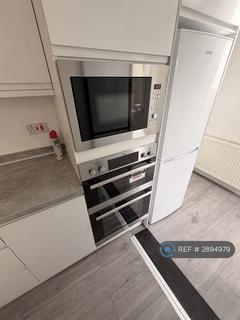 1 bedroom in a house share to rent, Kings Road, Slough, SL1