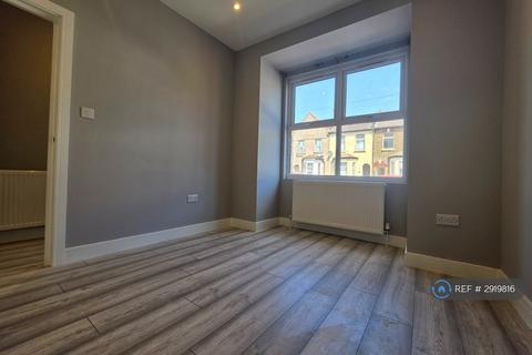 3 bedroom terraced house to rent, Ordnance Road, Enfield, EN3