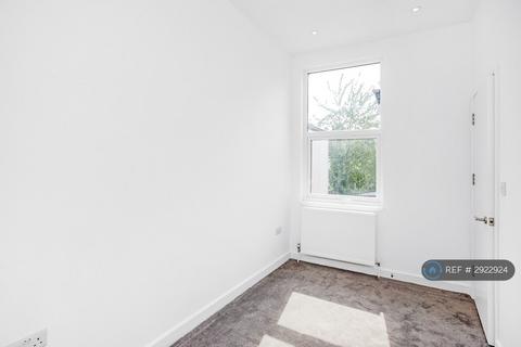 2 bedroom flat to rent, Sangley Road, London, SE25