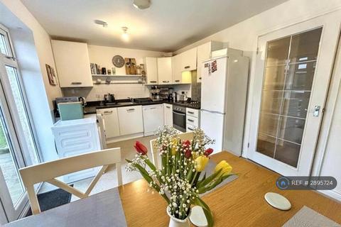 3 bedroom semi-detached house to rent, Penwethers Crescent, Truro, TR1