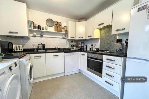 3 bedroom semi-detached house to rent, Penwethers Crescent, Truro, TR1
