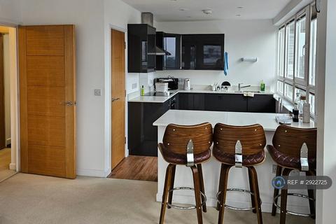 2 bedroom flat to rent, St. Giles Court, Bristol, BS1