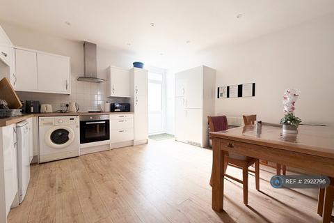 1 bedroom in a house share to rent, Twyford Avenue, Portsmouth, PO2