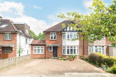 Manor Park Gardens, Edgware, HA8