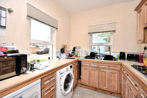 2 bedroom terraced house to rent, Plover Walk, Aylesbury HP19
