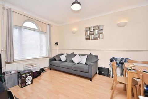 2 bedroom terraced house to rent, Plover Walk, Aylesbury HP19