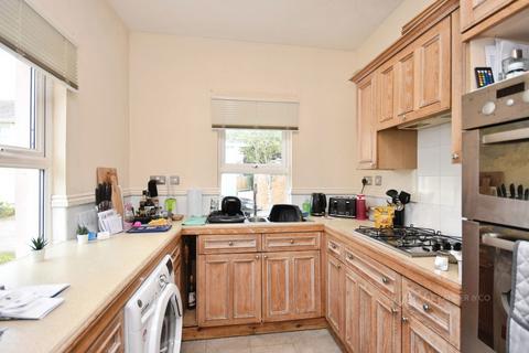 2 bedroom terraced house to rent, Plover Walk, Aylesbury HP19