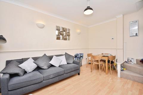 2 bedroom terraced house to rent, Plover Walk, Aylesbury HP19