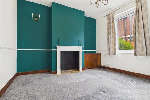 2 bedroom terraced house to rent, Foljambe Road, Chesterfield S43