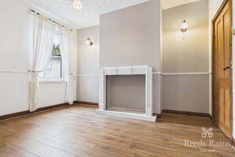 2 bedroom terraced house to rent, Foljambe Road, Chesterfield S43