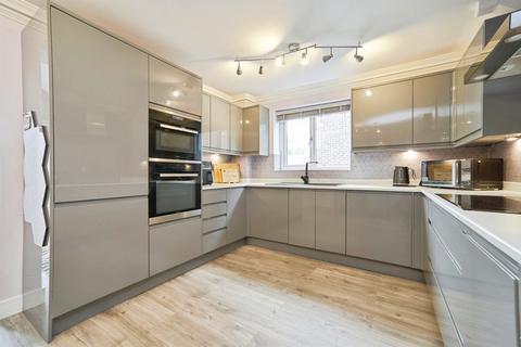3 bedroom semi-detached house for sale, Highlea Close, Yeadon, Leeds