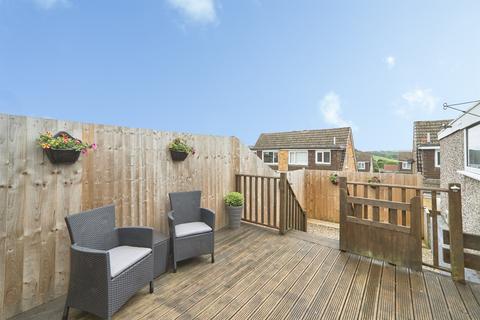3 bedroom semi-detached house for sale, Highlea Close, Yeadon, Leeds