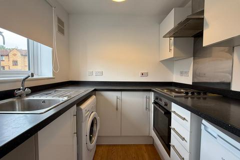 1 bedroom flat to rent, Walpole Road, Slough, SL1 6PA