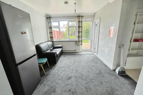 4 bedroom terraced house to rent, Wilton Road, Hounslow