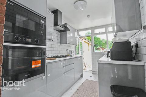 3 bedroom semi-detached house to rent, Third Avenue, DAGENHAM