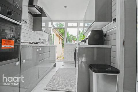 3 bedroom semi-detached house to rent, Third Avenue, DAGENHAM