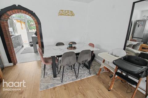 3 bedroom semi-detached house to rent, Third Avenue, DAGENHAM