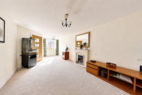 2 bedroom flat for sale, Thwaytes Court, Minster Drive, Herne Bay, CT6 8BF