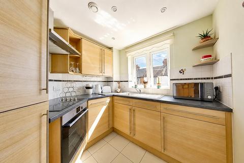 2 bedroom flat for sale, Thwaytes Court, Minster Drive, Herne Bay, CT6 8BF
