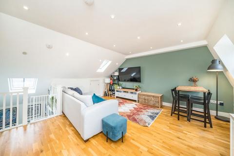 2 bedroom flat for sale, Merton Hall Road, London SW19