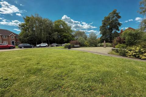 3 bedroom mews to rent, Victoria Mill Drive, Willaston