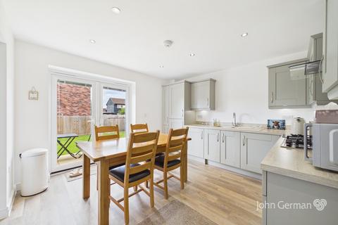 3 bedroom semi-detached house for sale, Fairfields, Branston