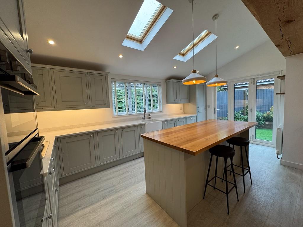 3 bedroom semi-detached bungalow to rent