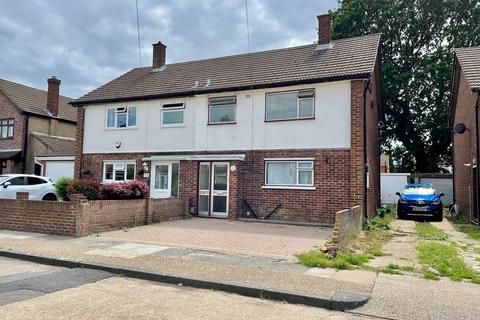 3 bedroom semi-detached house to rent, Romford