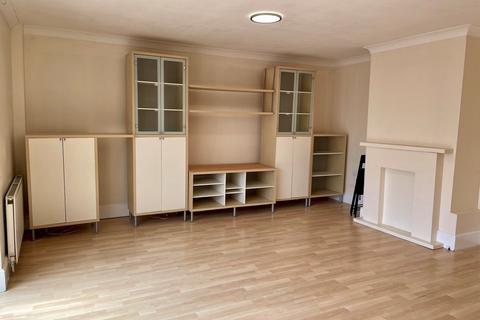 3 bedroom semi-detached house to rent, Romford