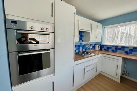 3 bedroom semi-detached house to rent, Romford