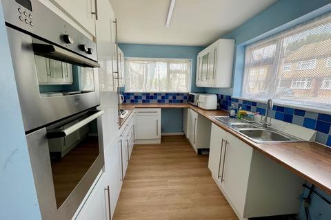 3 bedroom semi-detached house to rent, Romford