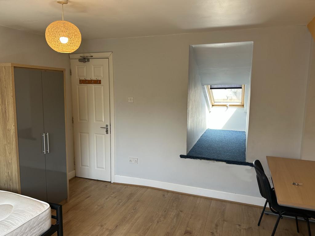 Milton Road, Southampton - More