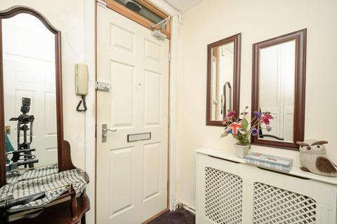2 bedroom flat for sale, Chelmscote Road, Solihull, B92